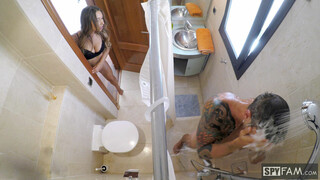 Step Sister Pounces on Unsuspecting Stepbro - kostenlose Pornos in 4K FREE-FULL-PORN.COM