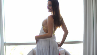 Coating Ashley Adams in Lotion - kostenlose Pornos in 4K FREE-FULL-PORN.COM