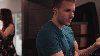 Stepson Codey Steele Gives Stepmom a Handjob - 4Kの無料ポルノ FREE-FULL-PORN.COM