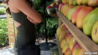 Natural-Titted Hottie Masturbates in Public - หนังโป๊ฟรีใน 4K FREE-FULL-PORN.COM