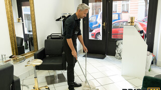 Tonton The Barbershop Adventure POV - porno HD gratis di FREE-FULL-PORN.COM