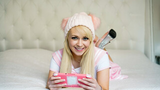 Tonton Gamer Girl with Huge Tits - porno HD gratis di FREE-FULL-PORN.COM