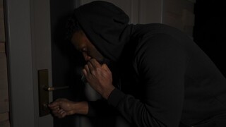 Schau Big Cock Intruder Gets Cuffed by Wife - kostenlose HD Pornos auf FREE-FULL-PORN.COM
