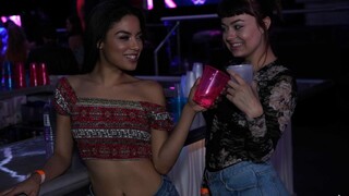 观看 Party Time with Small Tits - 免费高清色情内容在 FREE-FULL-PORN.COM