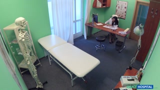 Amateur Nurse Seduces Patient at Work - หนังโป๊ฟรีใน 4K FREE-FULL-PORN.COM