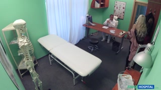Guarda Medical Missionary: Doctor Fucks Blonde - porno HD gratuito su FREE-FULL-PORN.COM