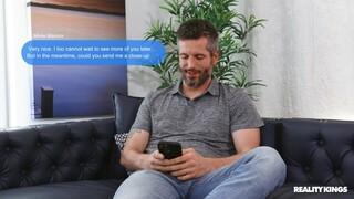 Schau Accidental Sexting Leads to Spooning Fun - kostenlose HD Pornos auf FREE-FULL-PORN.COM