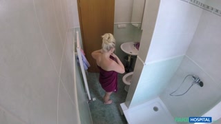 Guarda Amateur Teen Fucks with Doctor in Bathroom - porno HD gratuito su FREE-FULL-PORN.COM
