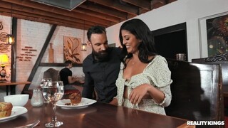 Breastaurant Blowjob Bonanza - kostenlose Pornos in 4K FREE-FULL-PORN.COM