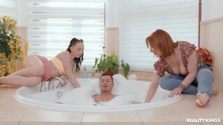 Schau Shaved and Ready: Homestay Hottie Lucia - kostenlose HD Pornos auf FREE-FULL-PORN.COM