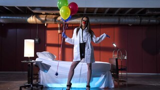 Guarda Lily Adams in Uniform Gives Johnny Sins a Handjob - porno HD gratuito su FREE-FULL-PORN.COM