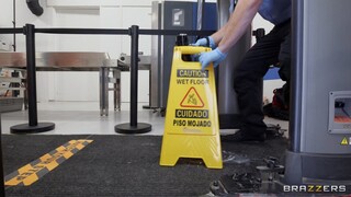 Guarda Stockings and Thong in Security - porno HD gratuito su FREE-FULL-PORN.COM
