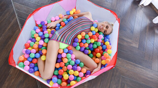 Sky Pierce Wet Bubble Pussy Fun - kostenlose Pornos in 4K FREE-FULL-PORN.COM