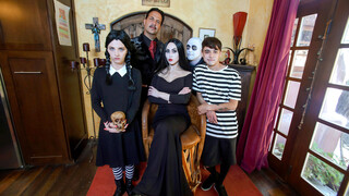 Spooky MILF Gangbang – Lauren Phillips Leads the Fun - free porn in 4K FREE-FULL-PORN.COM