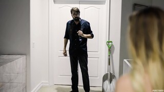 Guarda Stepdad Teaches Riley Star How to Deep Throat Like a Pro - porno HD gratuito su FREE-FULL-PORN.COM
