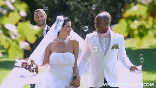 Guarda Kira Queen Riding Hard Before the Wedding - porno HD gratuito su FREE-FULL-PORN.COM