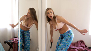 Guarda Big Tits Britney Amber Teases Robber - Intense Handjob & Sex - porno HD gratuito su FREE-FULL-PORN.COM