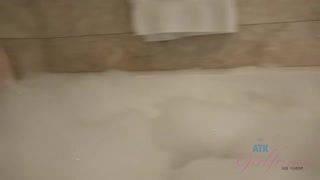 Schau Redhead Ember Stone's Shower Seizure and Piercing Fun - kostenlose HD Pornos auf FREE-FULL-PORN.COM