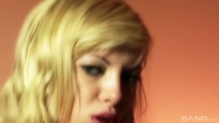Bekijk Donna Bell’s Big Tits Steal the Show - gratis HD porno op FREE-FULL-PORN.COM
