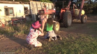 Guarda Behind The Scenes: Cheryl Tractor Gets Dirty - porno HD gratuito su FREE-FULL-PORN.COM