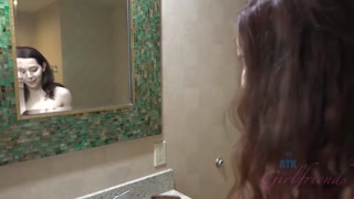 Tonton Amateur Redhead Ember Stone's Juicy Pussy - High Heels Action - pornografi HD percuma di FREE-FULL-PORN.COM