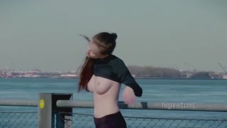 Urmărește Skinny Emily Shows Her Perfect Body in NYC - Brunette Beauty - porno HD gratuit pe FREE-FULL-PORN.COM