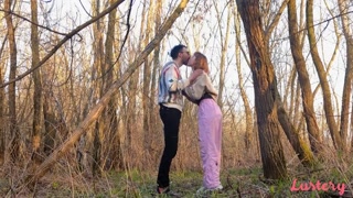 Oglądaj Brunette Irenka in Glasses Gives Outdoor Handjob - darmowe porno HD na FREE-FULL-PORN.COM