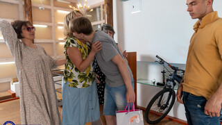 Oglądaj Two Younger Stepsons Bang Three Curvy Grannies in Hot Orgy - darmowe porno HD na FREE-FULL-PORN.COM