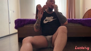 Tonton Russian Babe Anna’s Footjob and Fingering on Bed - pornografi HD percuma di FREE-FULL-PORN.COM
