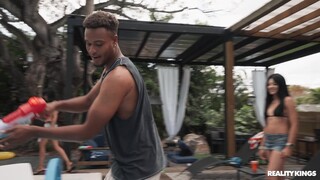 Assista Pool Party Ends in Blowjob - pornô HD grátis no FREE-FULL-PORN.COM