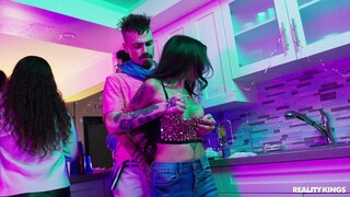 Schau Logan Xander Fucks Two Petite Teens Hard - kostenlose HD Pornos auf FREE-FULL-PORN.COM