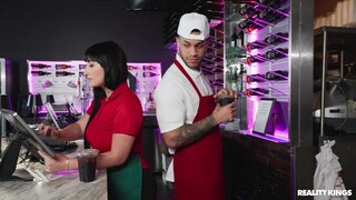 Schau Big Cock, Bigger Tits, Pizzeria Fun - kostenlose HD Pornos auf FREE-FULL-PORN.COM