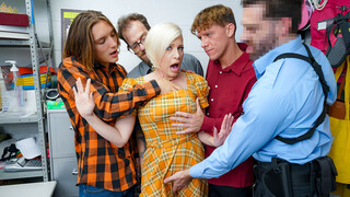 观看 Blonde Stepmom Caught Stealing, Leads to Orgy - 免费高清色情内容在 FREE-FULL-PORN.COM