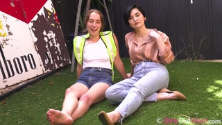 Guarda Ivana & Felicity Get Down in the Great Outdoors - porno HD gratuito su FREE-FULL-PORN.COM