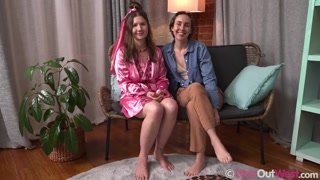 Inside the Minds of Olive G & Sophia Rose - Make a Wish - porn percuma dalam 4K FREE-FULL-PORN.COM