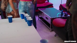 Amateur Threesome with Handjobs - kostenlose Pornos in 4K FREE-FULL-PORN.COM