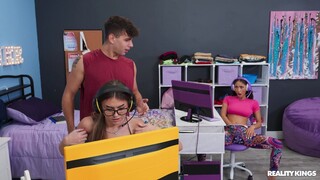 Assista Teen Lina Love Masturbates with Kai Jaxon's Big Cock - pornô HD grátis no FREE-FULL-PORN.COM