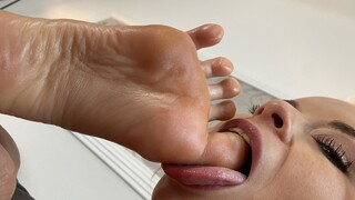 Watch Toe Sucking Fun with Caprice Divas & Mia Julia - free HD porn on FREE-FULL-PORN.COM