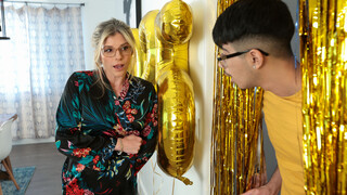 Schau Cory Chase's Tattooed Stepmom - kostenlose HD Pornos auf FREE-FULL-PORN.COM