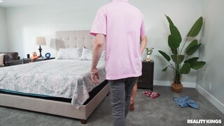 Oglądaj My Brunette Stepmom's Bubble Butt - darmowe porno HD na FREE-FULL-PORN.COM