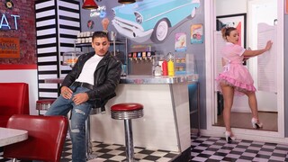 Watch Victor Ray's Hand Job - free HD porn on FREE-FULL-PORN.COM