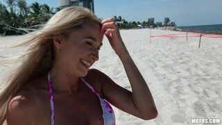 Guarda Blonde Wife's First Time Outdoor - porno HD gratuito su FREE-FULL-PORN.COM