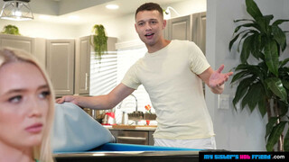 Petite teen Juliette Mint shocked by huge cock but takes it all - porn percuma dalam 4K FREE-FULL-PORN.COM
