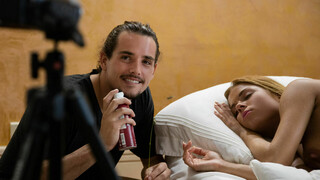 Assista Fingering and Kissing in a European Prank - pornô HD grátis em FREE-FULL-PORN.COM