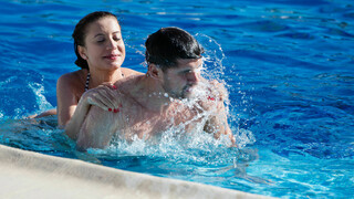 Assista Czech Couple Kiss - pornô HD grátis no FREE-FULL-PORN.COM
